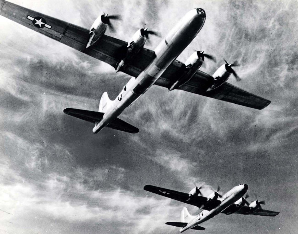 Silver Plate B-29 in Formation