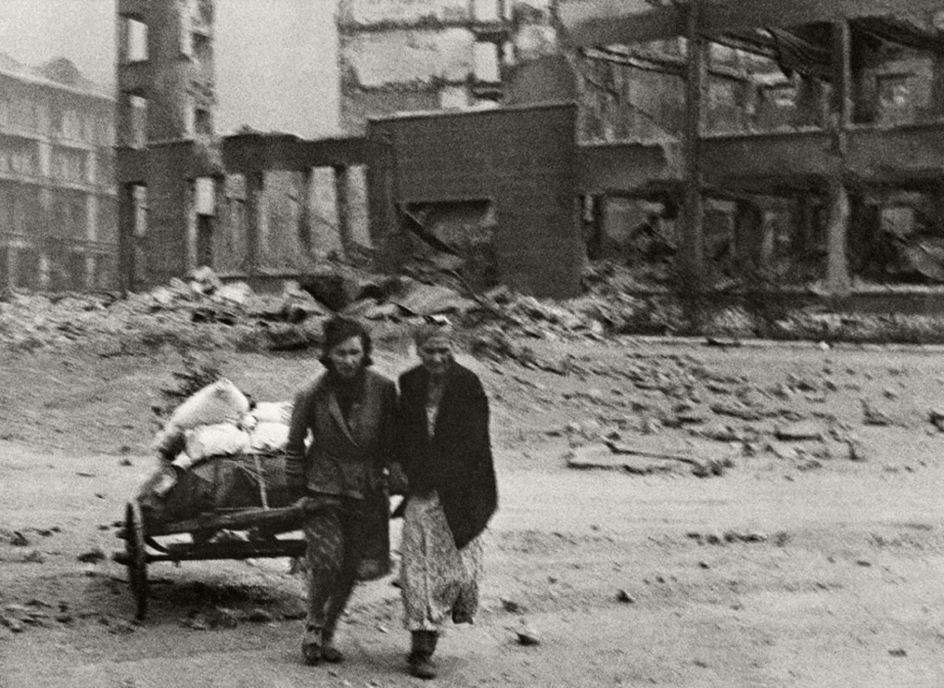 Stalingraders, Emmanuil Evzerikhin, 1942. Source: МАММ/МDF