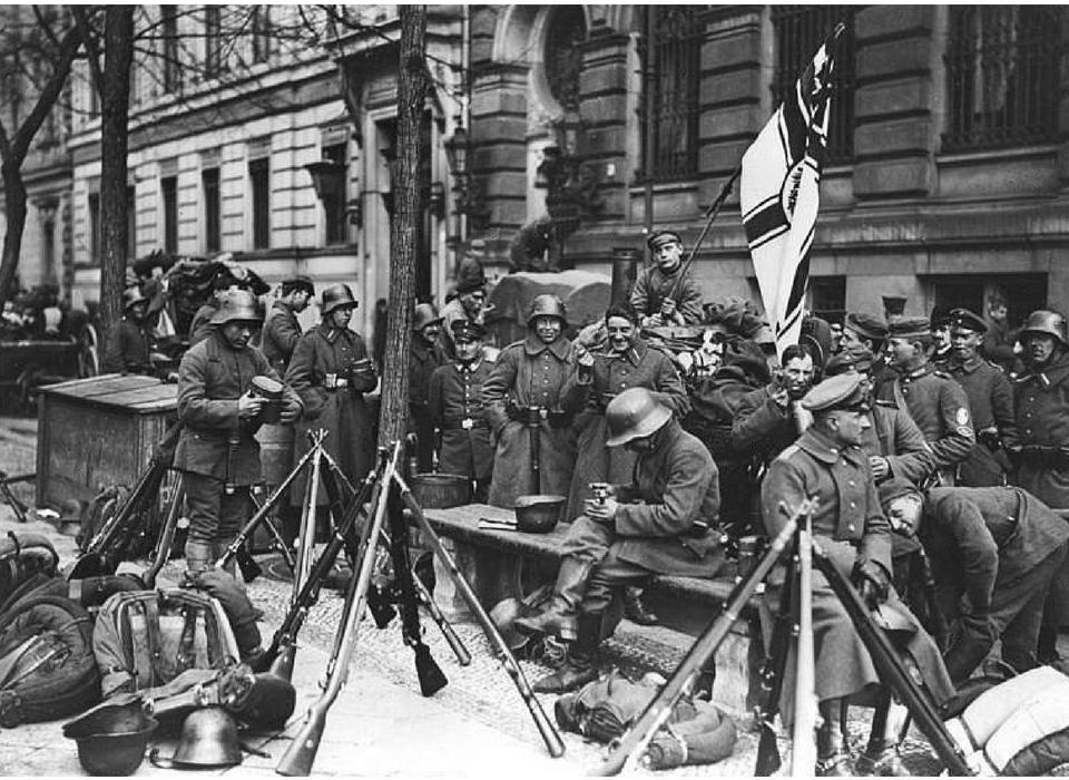 german soldiers ww1 marching