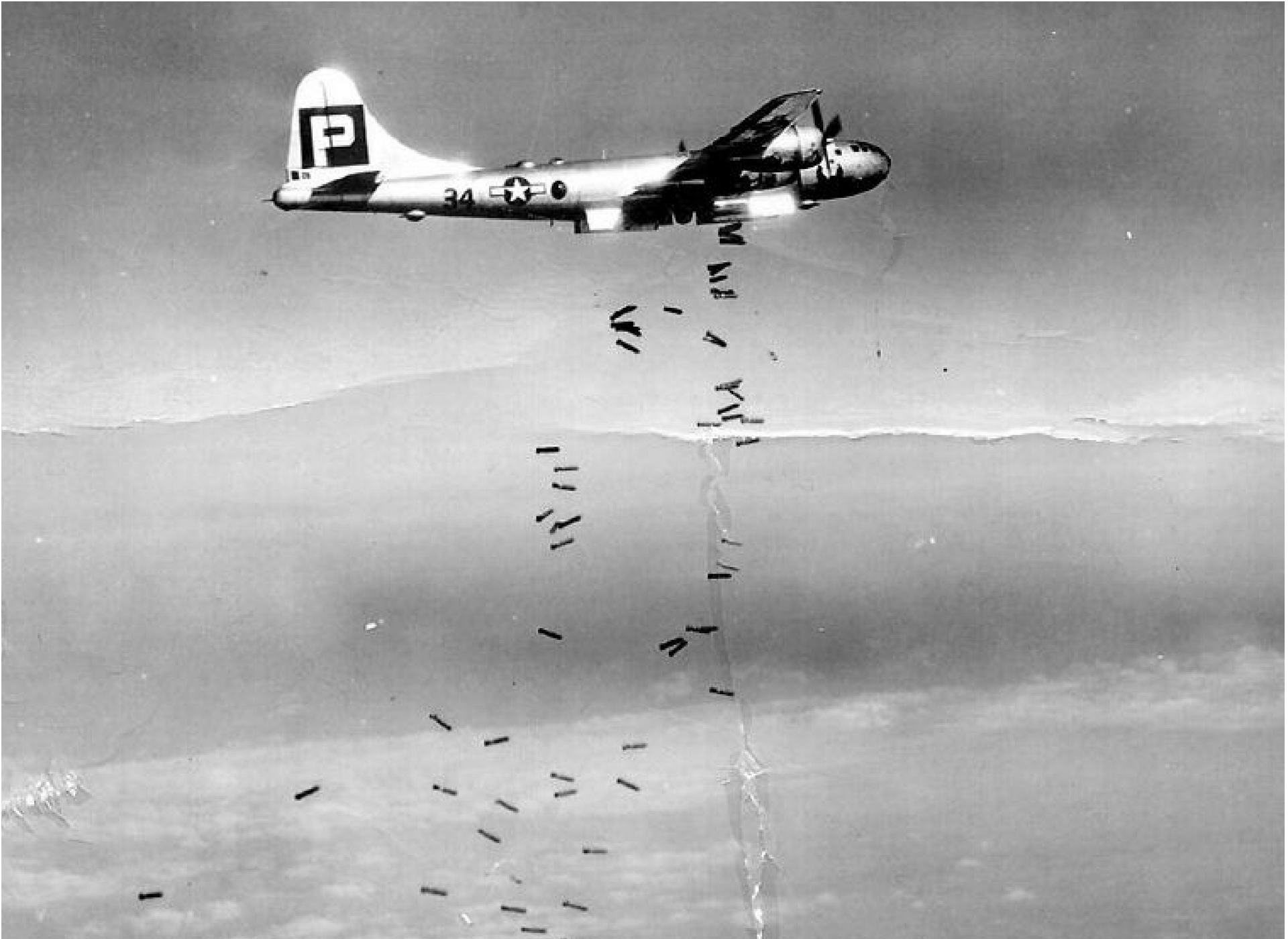 Самолет скидывает бомбы. B-29 бомбардировка. Б-29 бомбардировщик Хиросима. B-29 Нагасаки. B29 Хиросима.