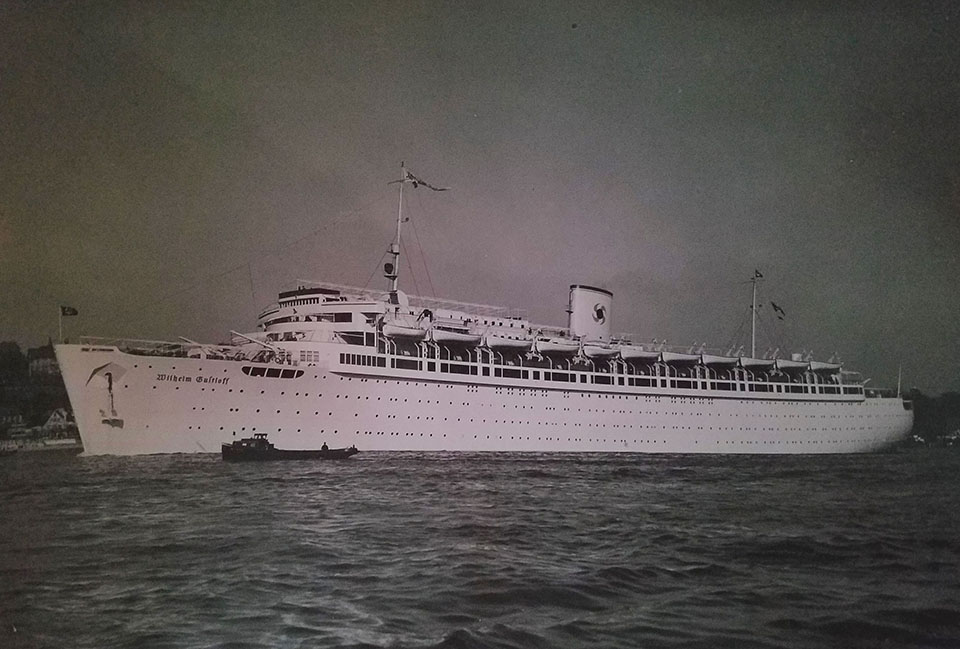 german cruise ship sunk 1945