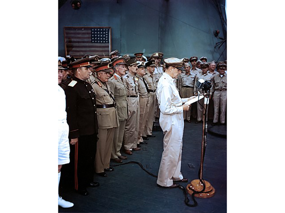 General Douglas MacArthur's Return to Philippines 1944 8x10 Photo J-199 