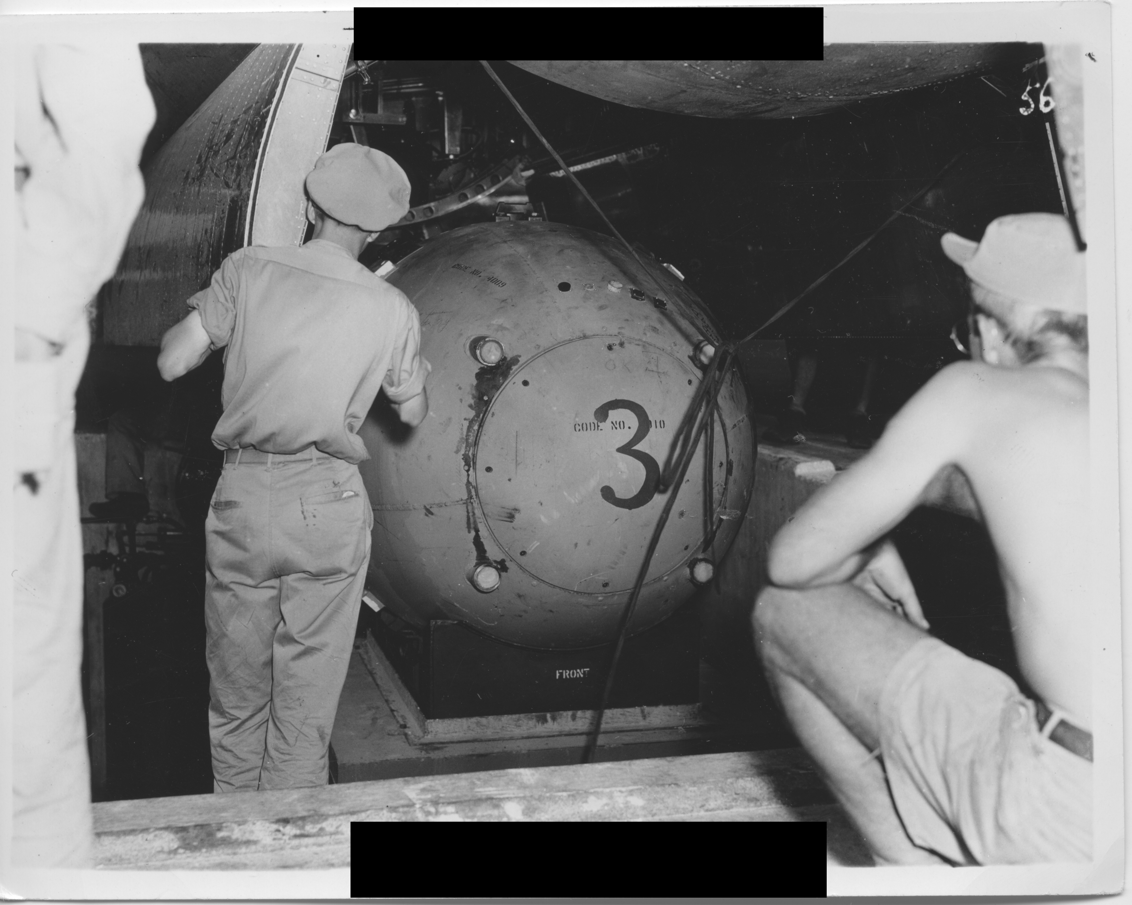 Почему скинули бомбу на хиросиму. Манхэттенский проект 1945. Манхэттенский проект 1945 сброшенная бомба.