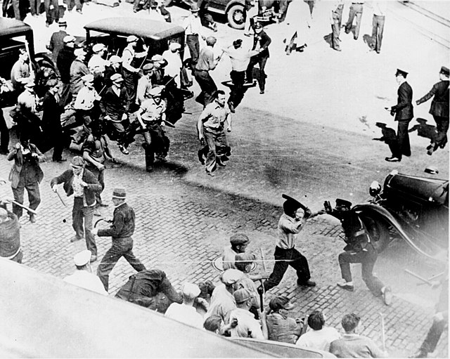 Teamsters battle police, Minneapolis, Minnesota, June 1935.