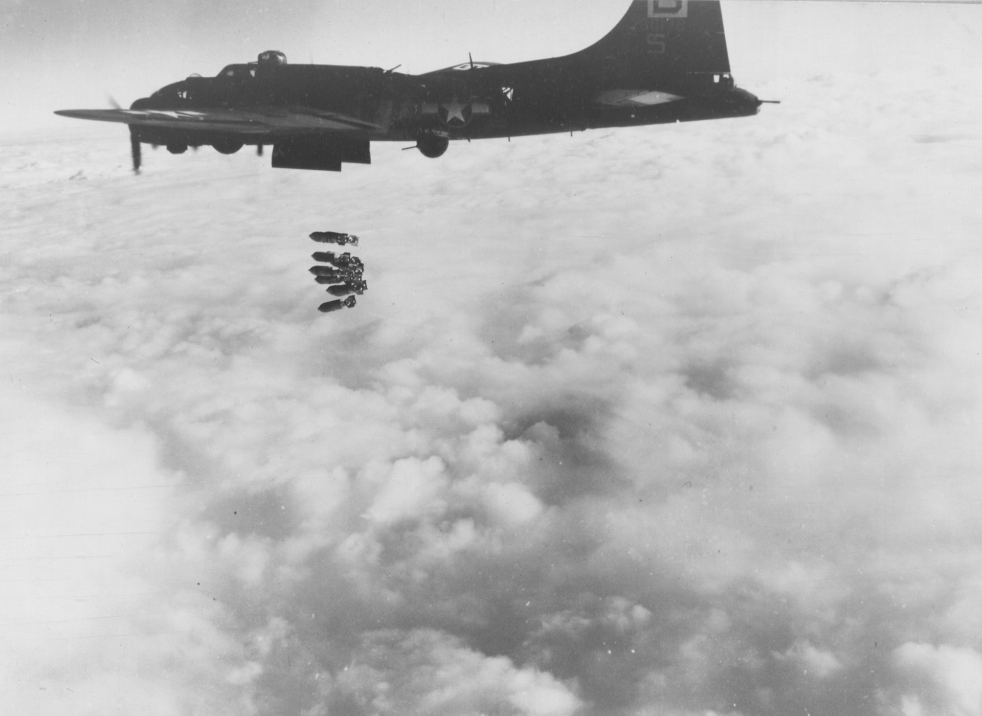 Boeing B-17, &quot;Flying Fortress&quot; drops salvo of bombs over Emden