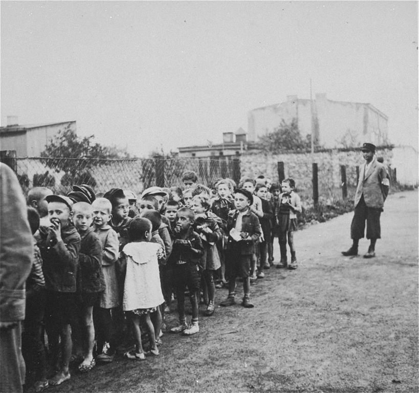 Children from the Marysin colony who were rounded-up during the &quot;Gehsperre&quot; action in the Lodz ghetto