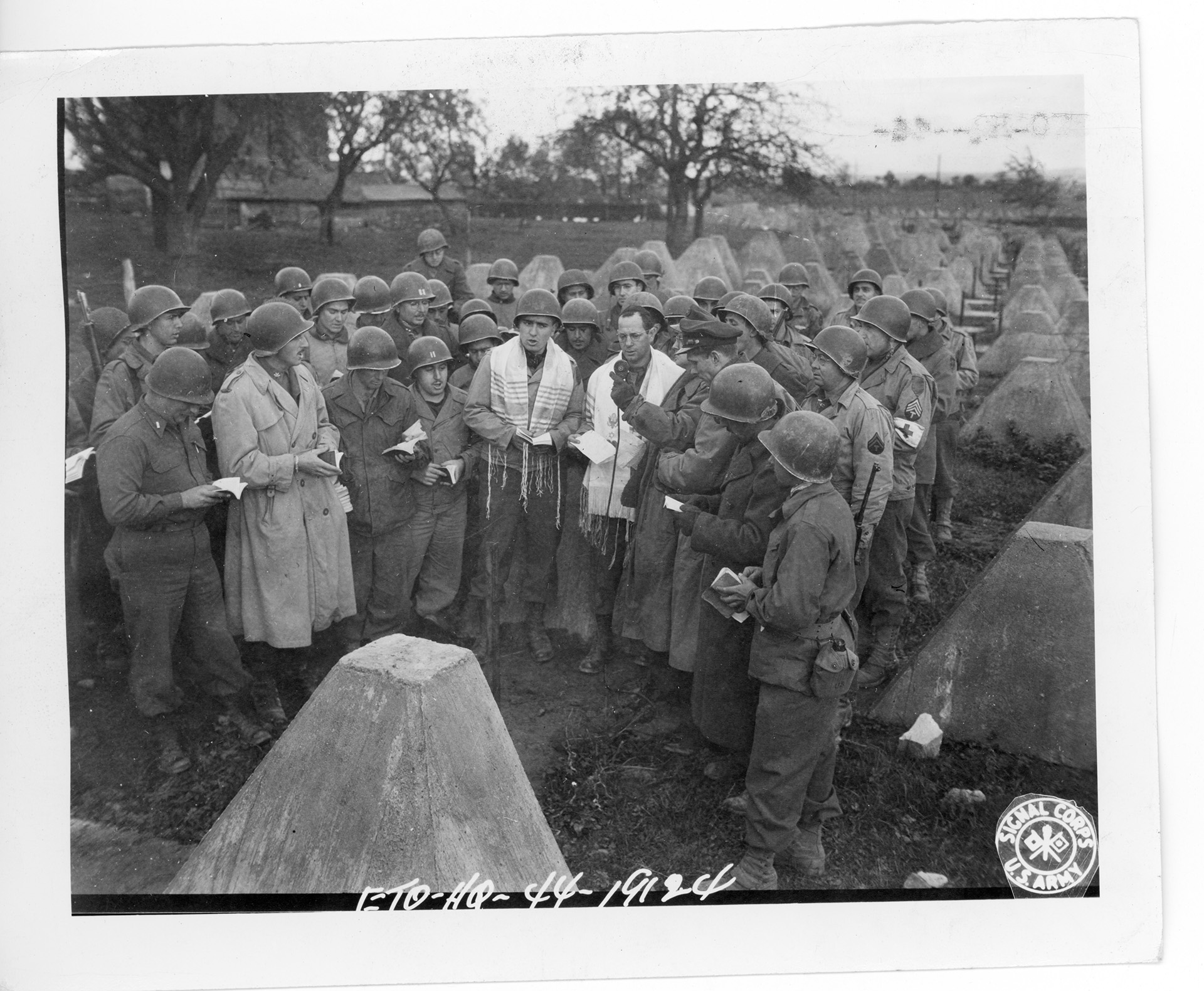 The First Jewish services are held in Germany