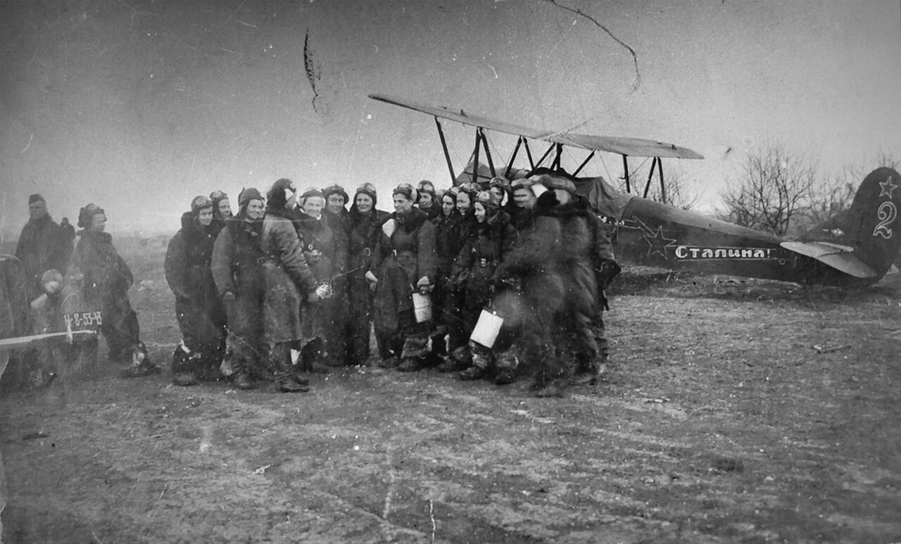 Group photo of female pilots of the 46th Guards NBAP