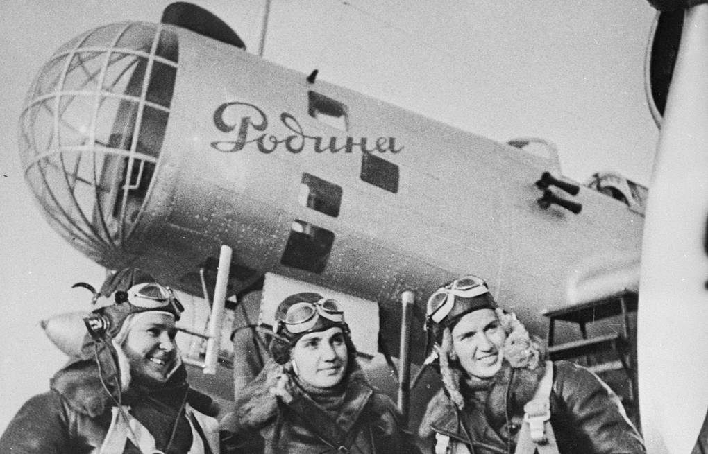 The crew of the DB-2B "Rodina" aircraft