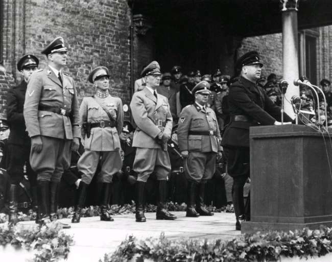 Photograph of nazi leadership in Amsterdam