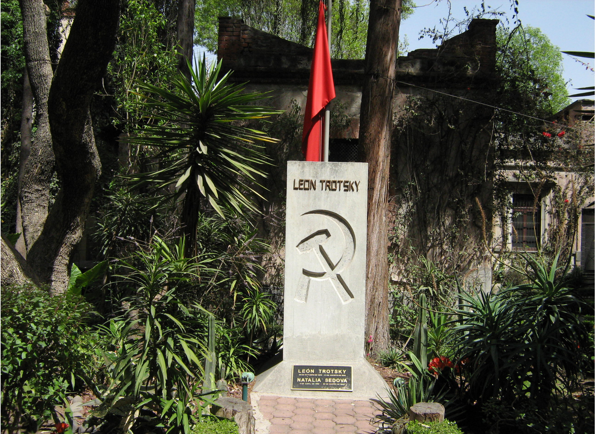 Trosky grave