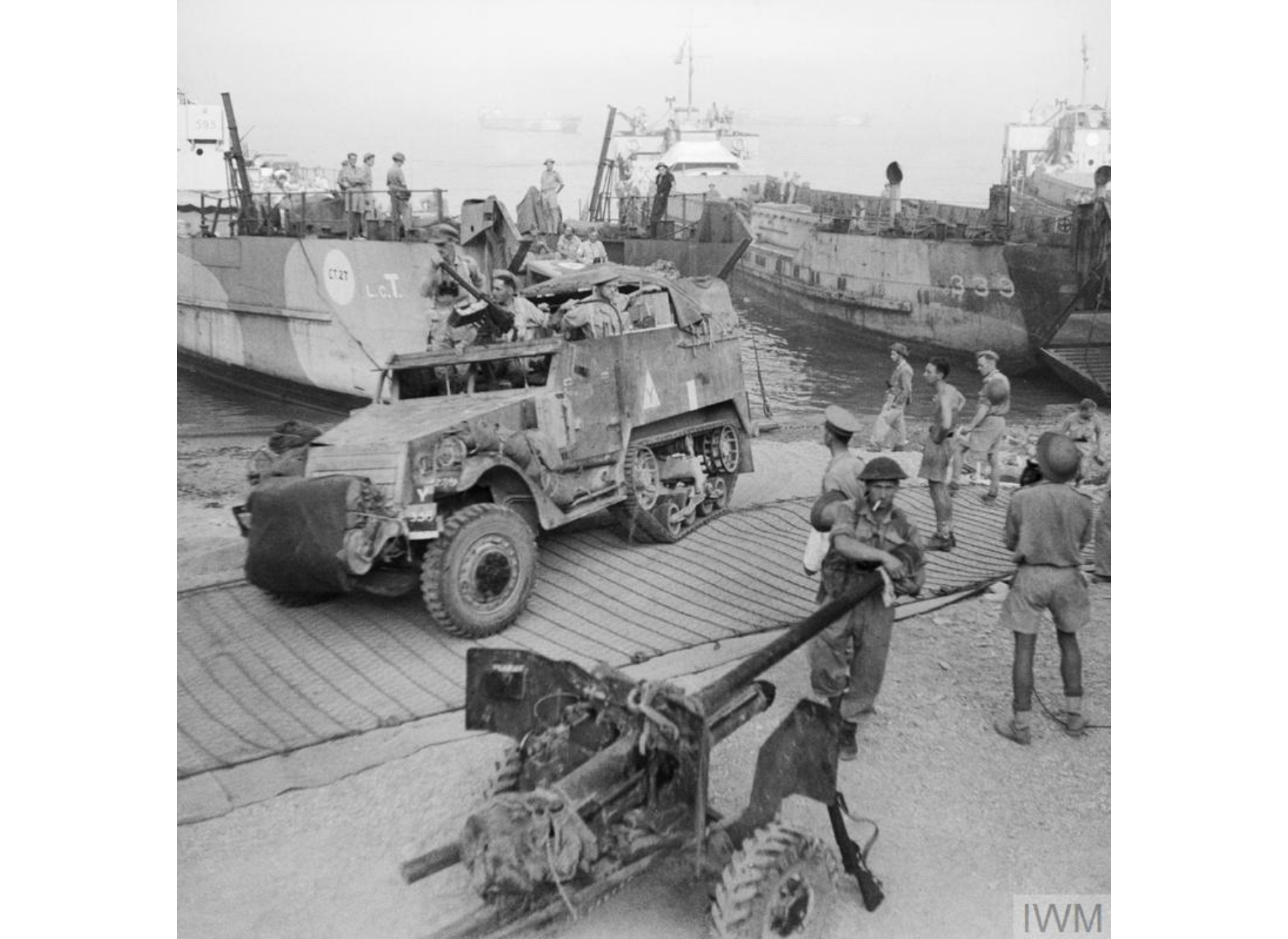 September 1943 WW2 World War 4x6 inch D ITALY  Salerno US troops arrive 