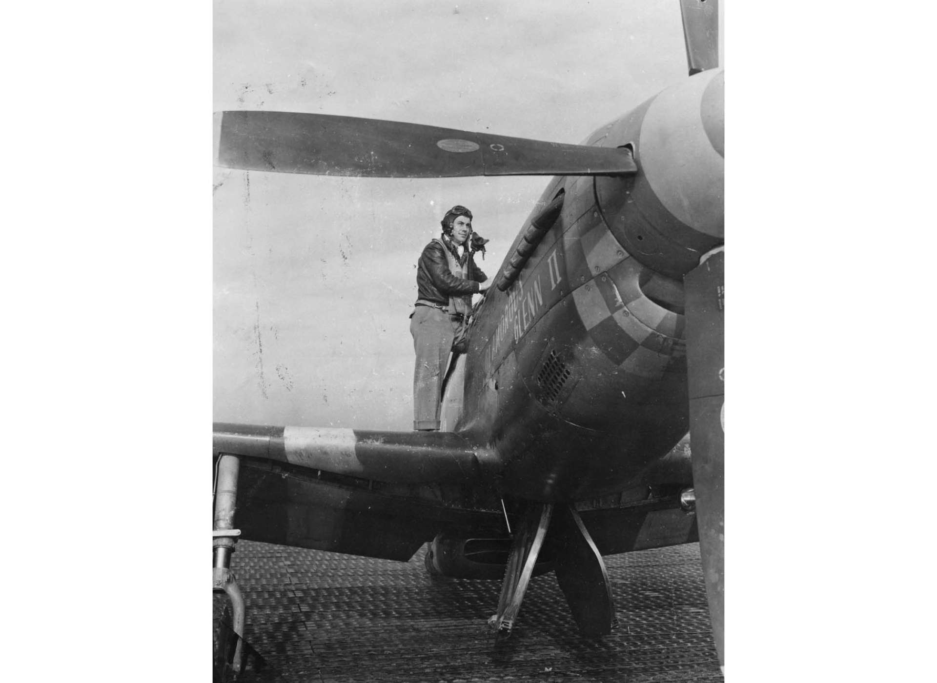 1st Lieutenant Charles E. Yeager with Glamorous Glenn II (Image: American Air Museum in Britain)