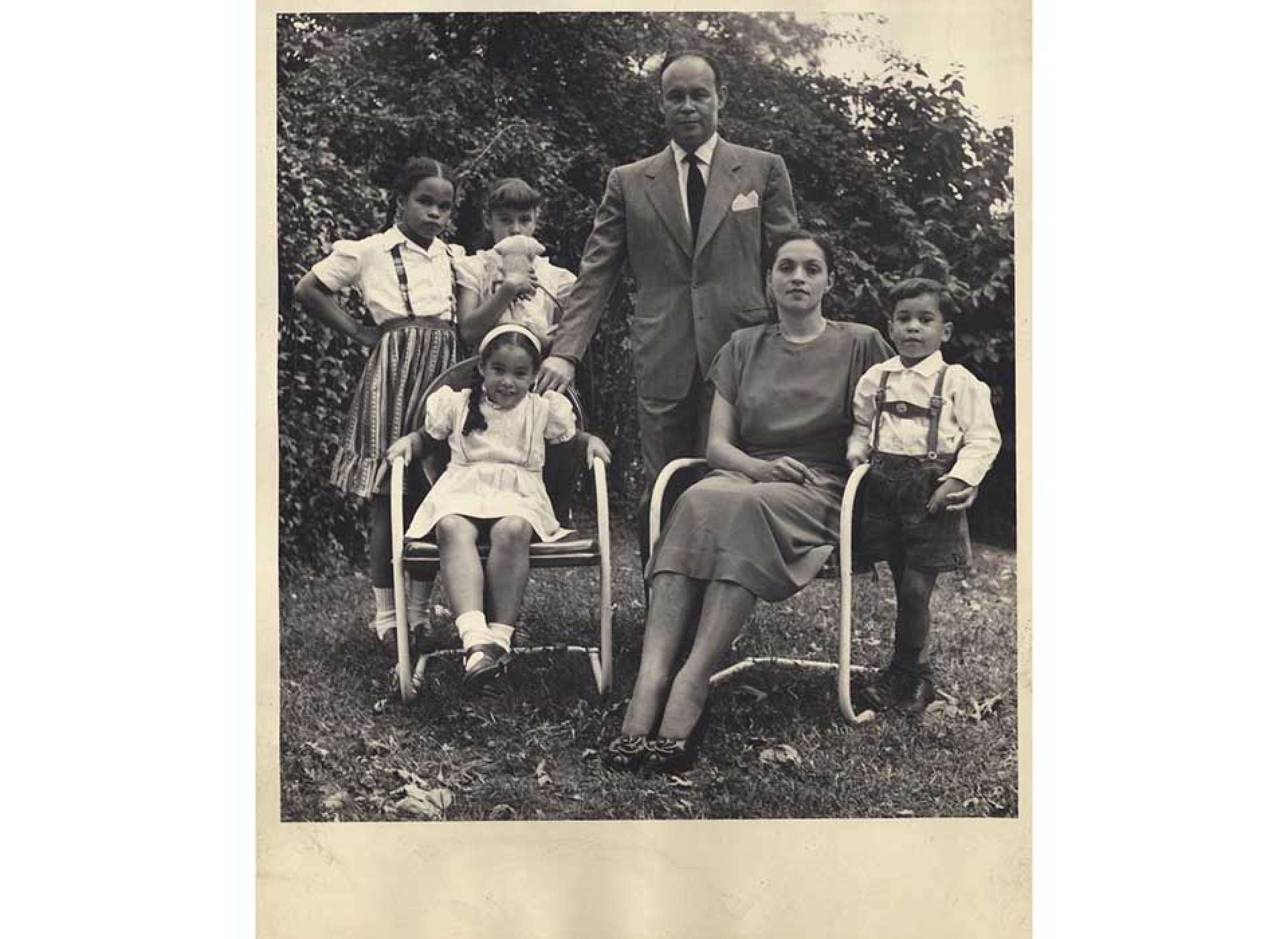 Charles Drew with his wife Lenore and their children; Howard University, Charles R. Drew Papers.