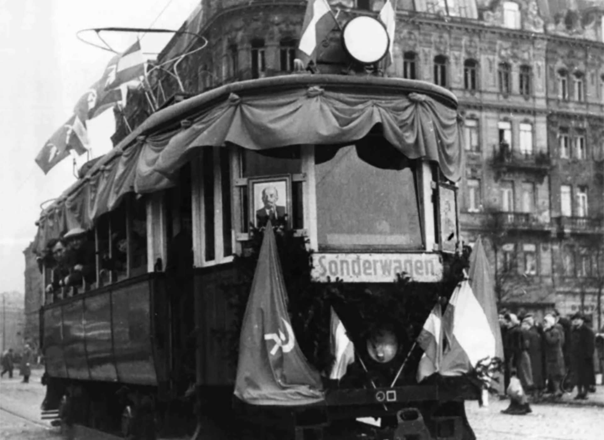 Austrian Flag and Lenin in Vienna 1946 - Radio Free Europe 