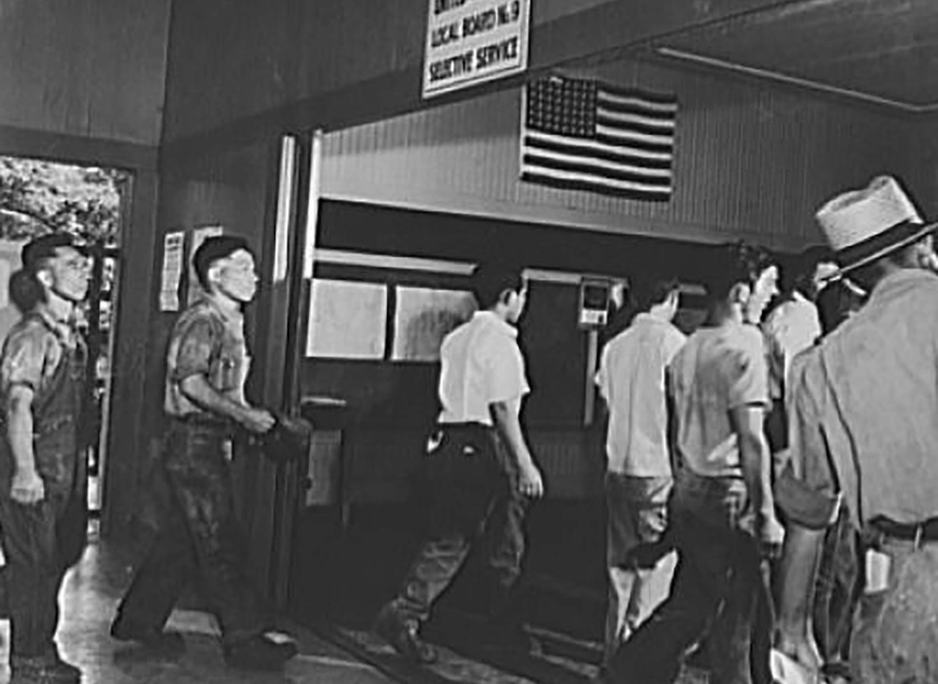 Japanese Americans line up to enlist in the Army in 1943. Courtesy of the Library of Congress.