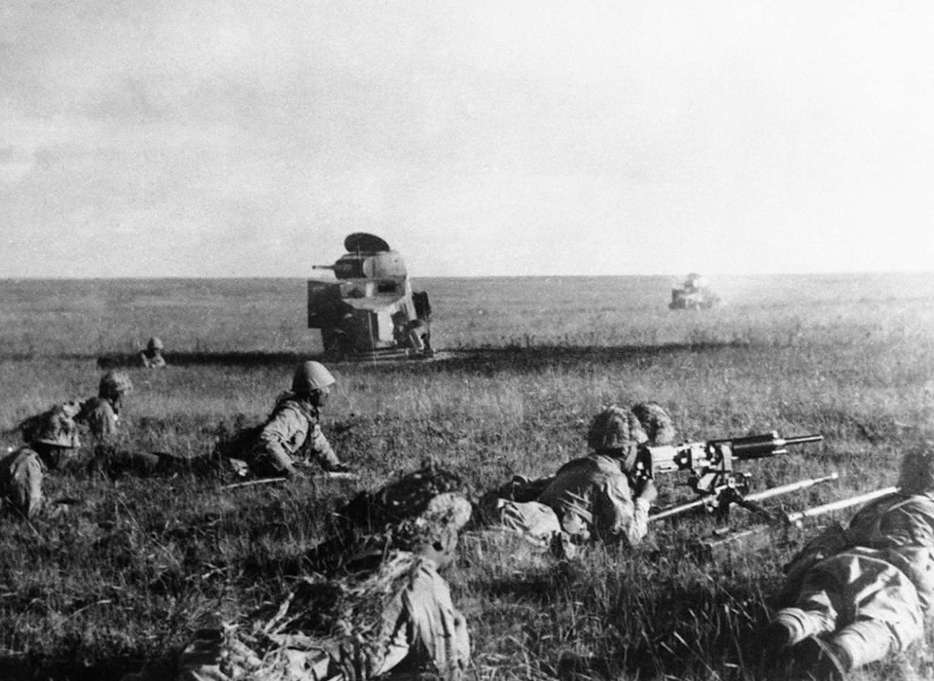 Japanese soldiers creeping in front of wrecked Soviet armored cars, July 1939. Courtesy of Dōmei Tsushin.