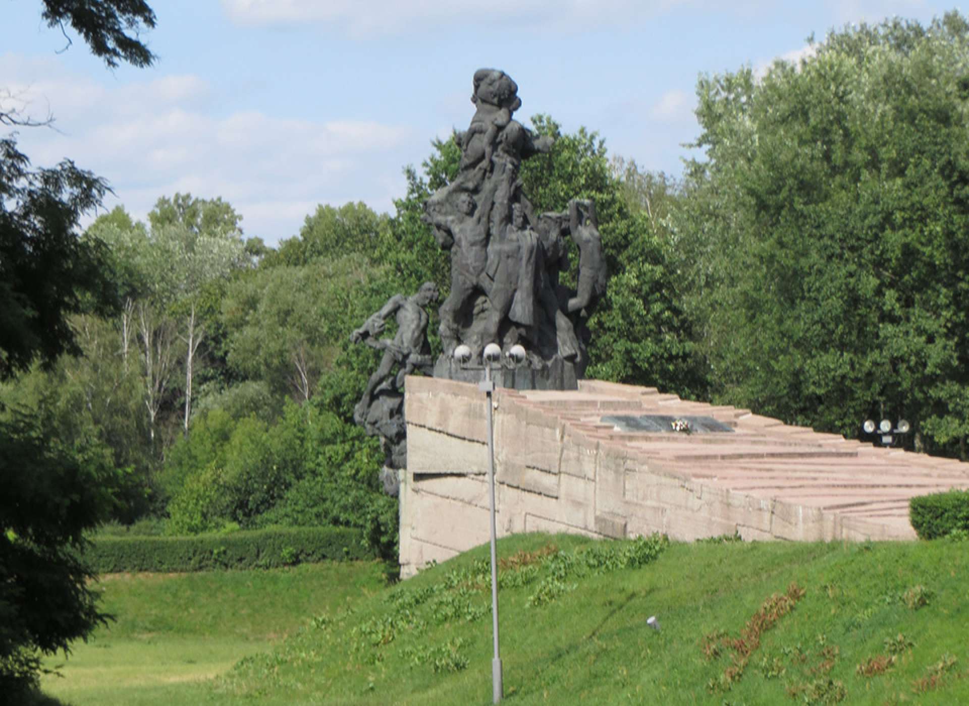 Sculpture at Babi Yar