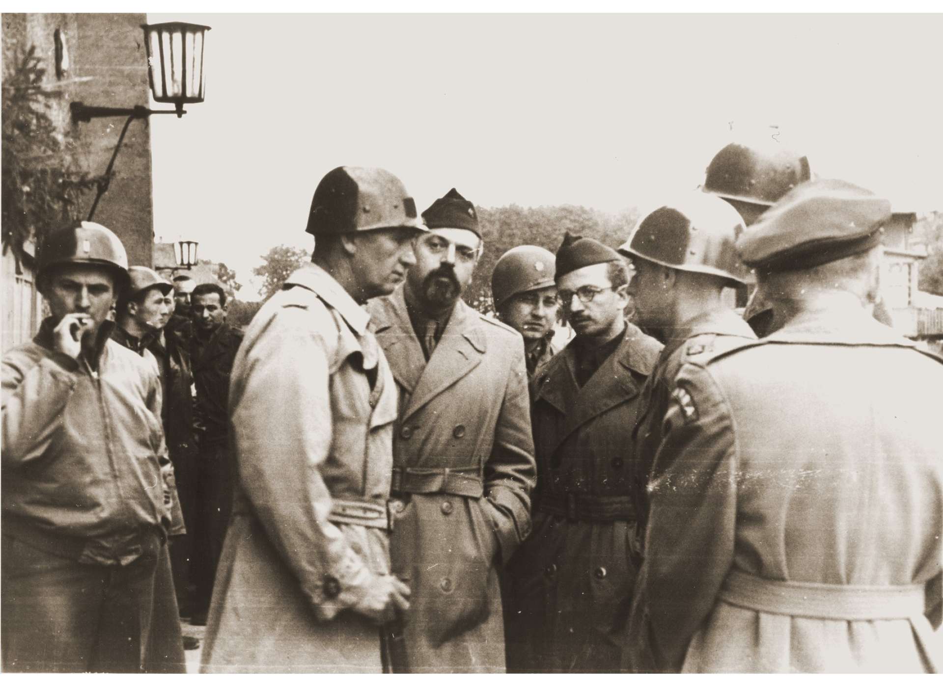 “American military officers meet with officials from UNRRA and the Joint Distribution Committee in the Landsberg displaced persons camp,” George Kadish and Zvi Kadushin, October 1945, Landsberg Germany, United States Holocaust Memorial Museum, courtesy of Irving Heymont, Photograph Number: 31963.