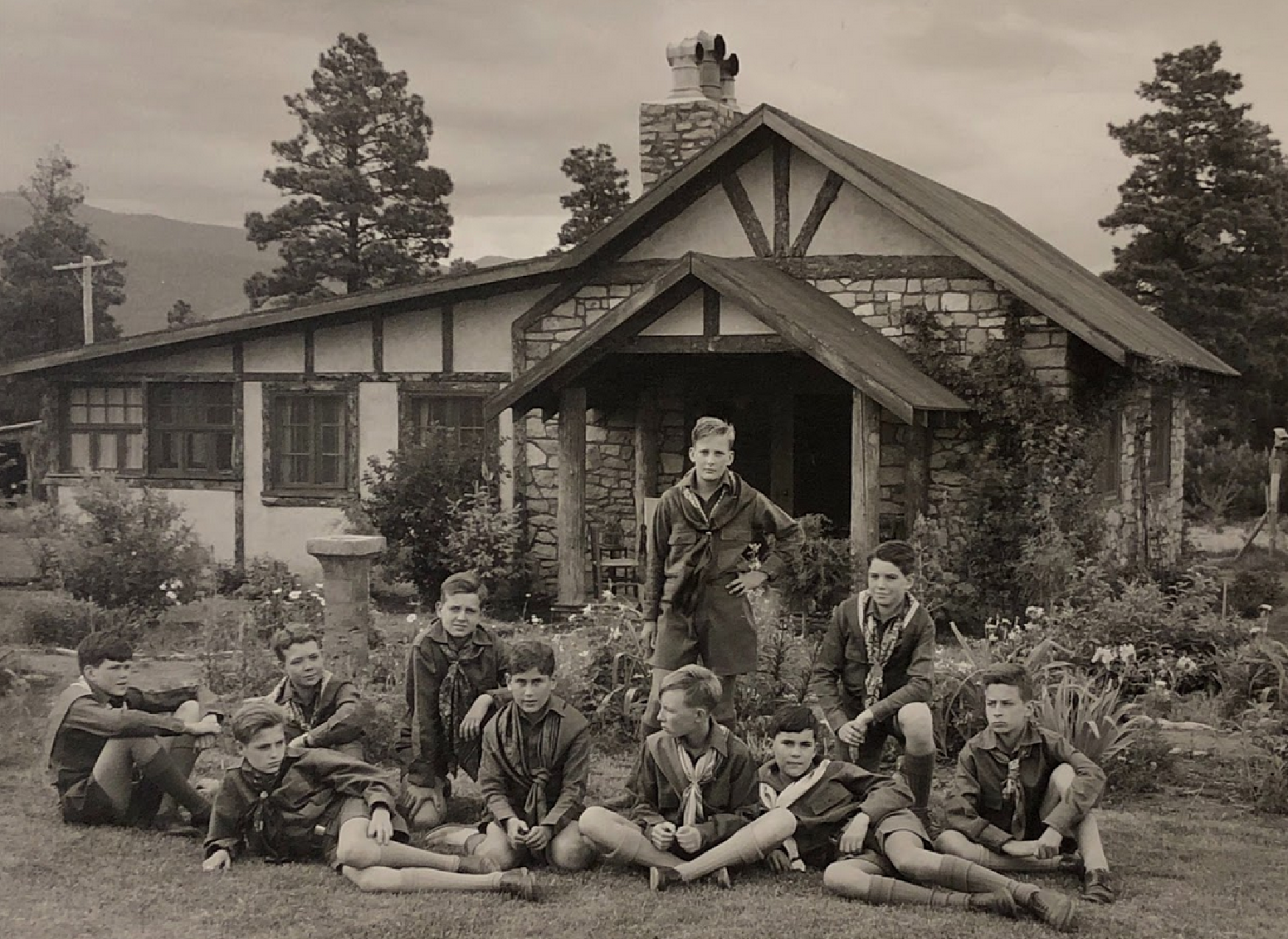 Students at the Los Alamos Ranch School in 1933, sitting in front of the house that Oppenheimer and his family occupied after Project Y was located there (from the Gilpin Collection, Los Alamos Historical Society Photo Archives)