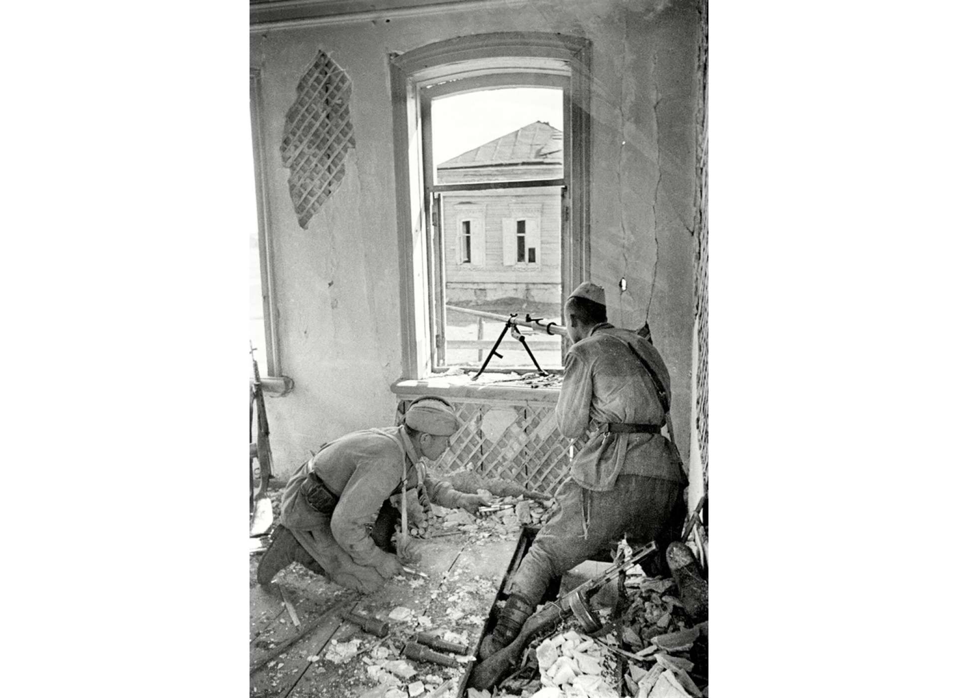 A battle for every house, Pavel Troshkin, 1942. Source: OAO “Gazeta Isvestiia.”