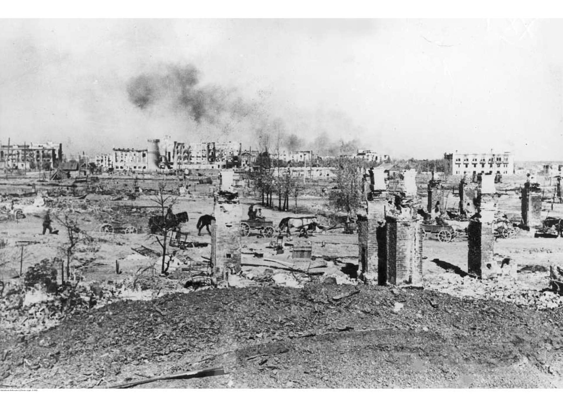 Destroyed Stalingrad, 1943. Source: PICRYL/Public domain