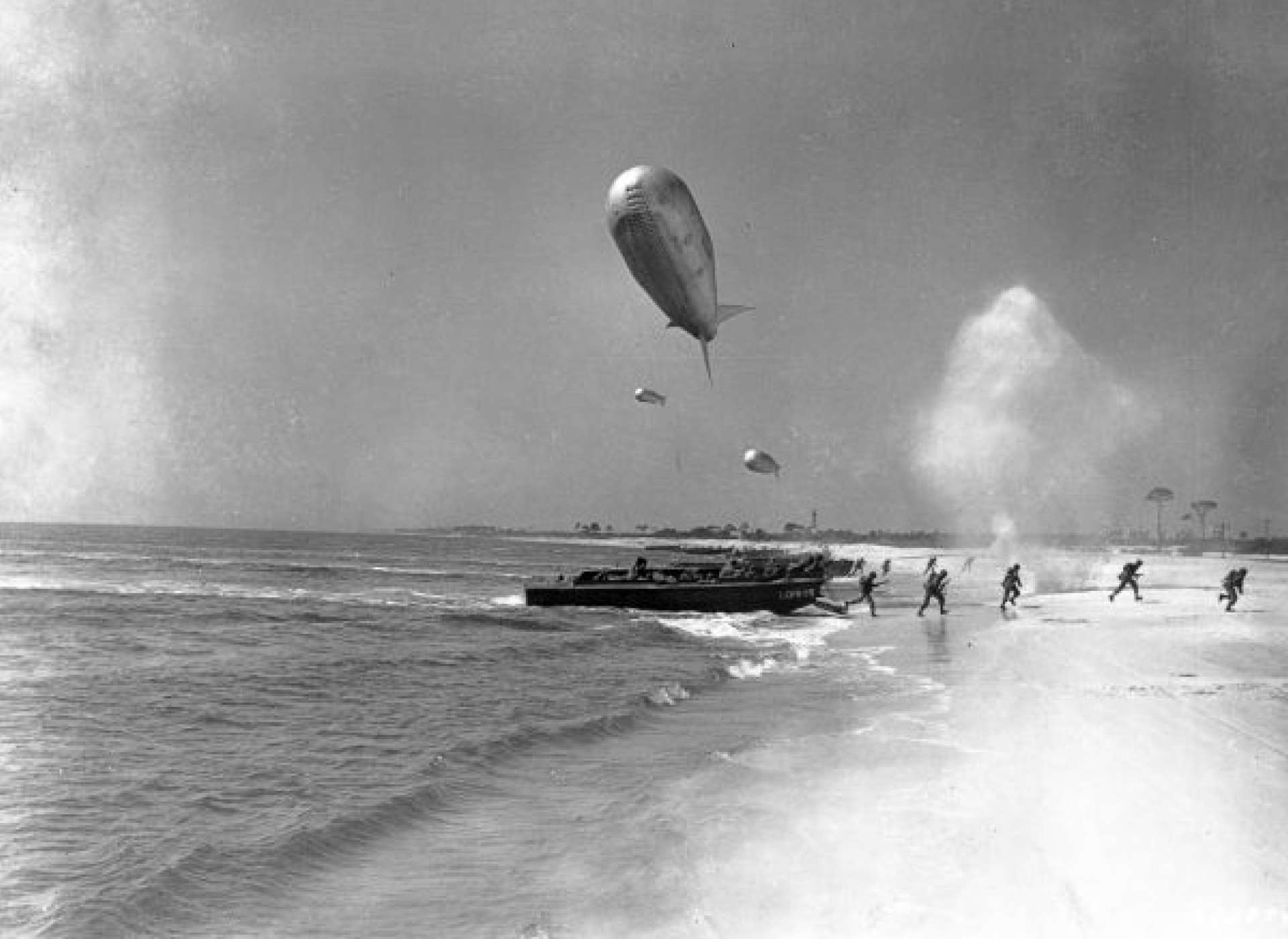 Army troops practicing amphibious operations at Camp Carrabelle, Florida. (Florida State Archive)