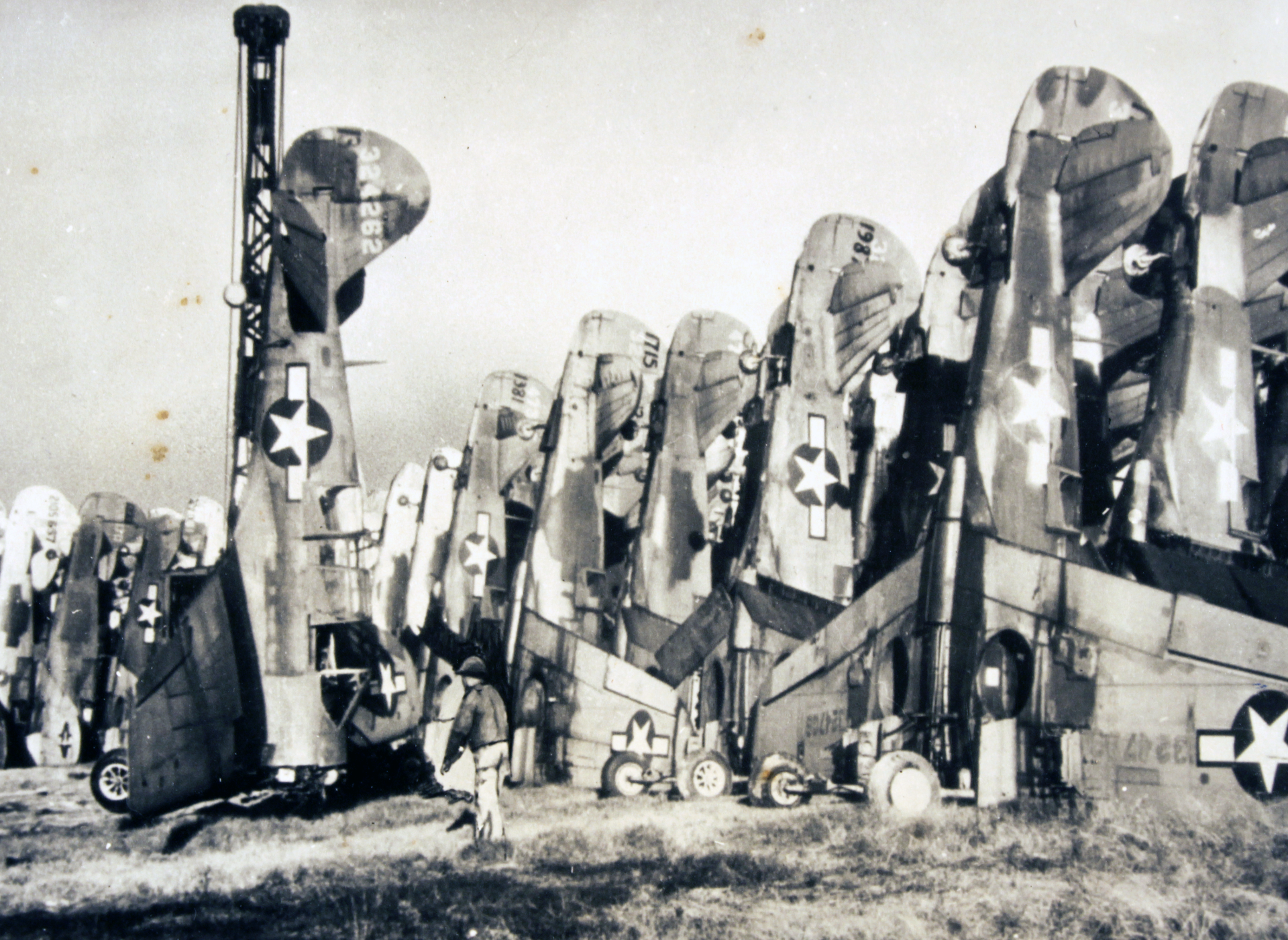  Curtiss P-40 fighters are lined up vertically at Walnut Ridge, Arkansas