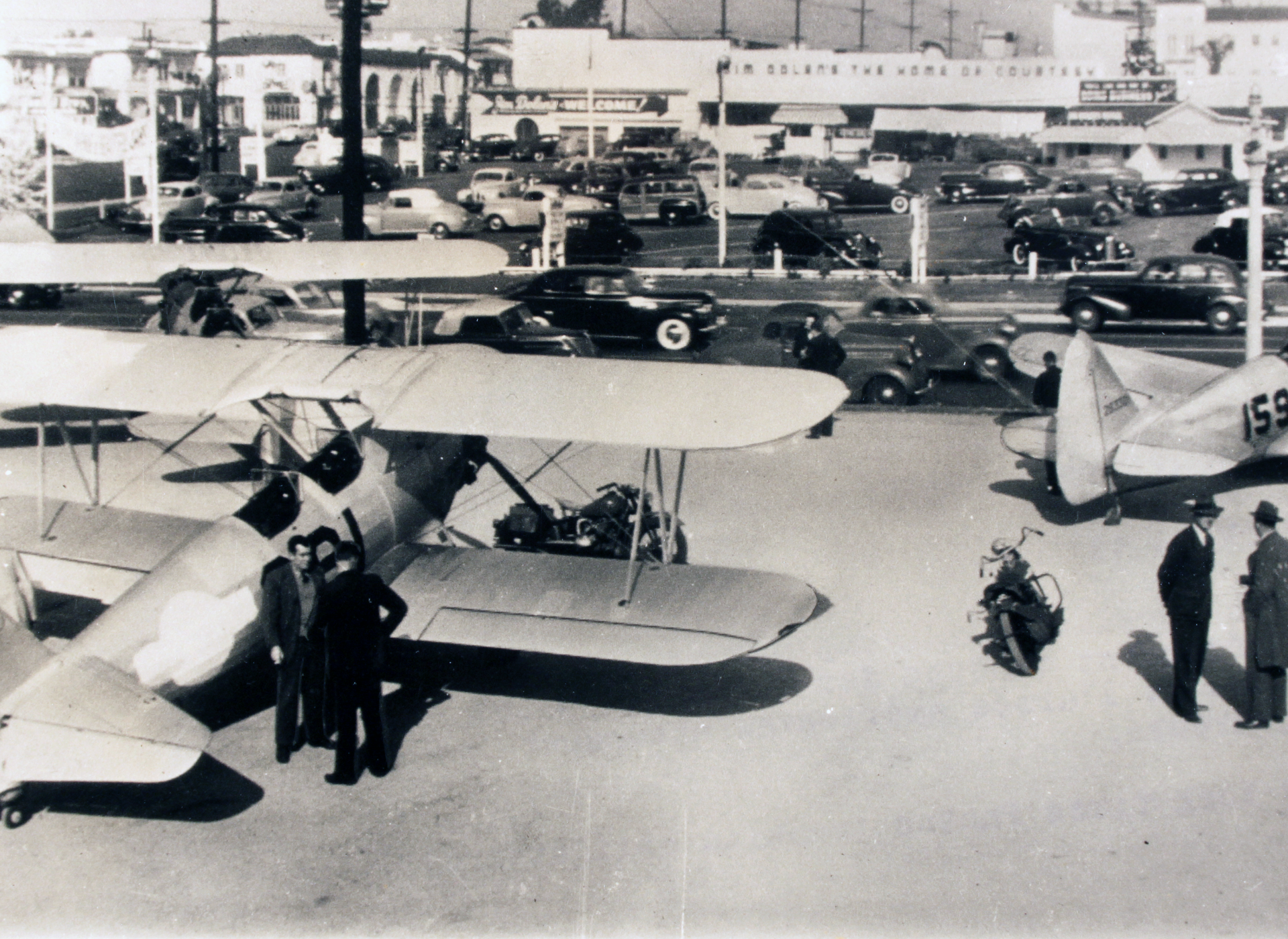 An entrepreneur tries his hand at selling surplus airplanes.