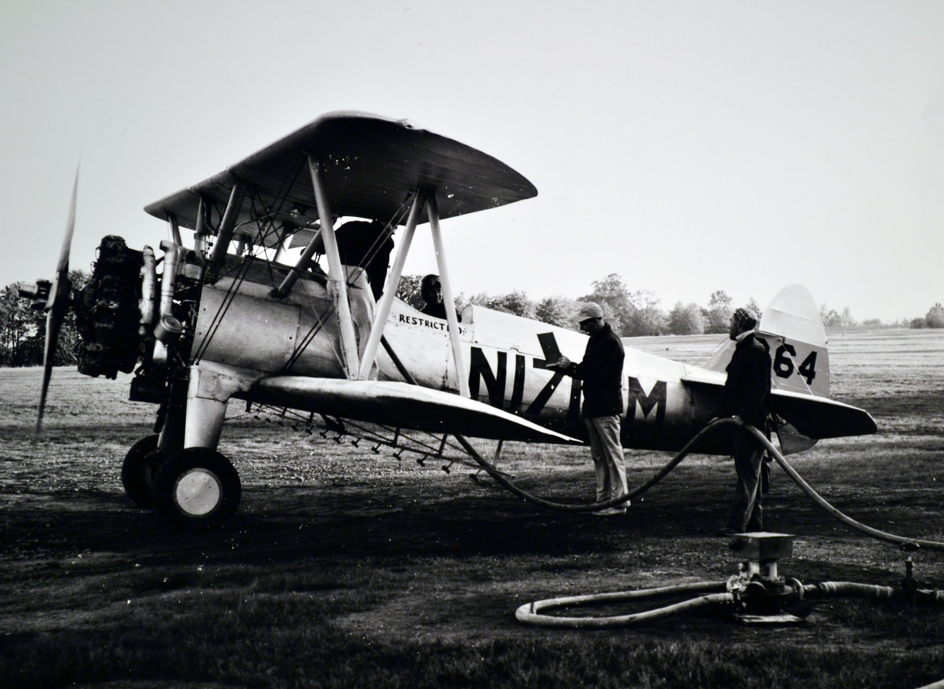 Stearman primary trainer takes on a job as a sturdy, stable, and relatively inexpensive crop duster