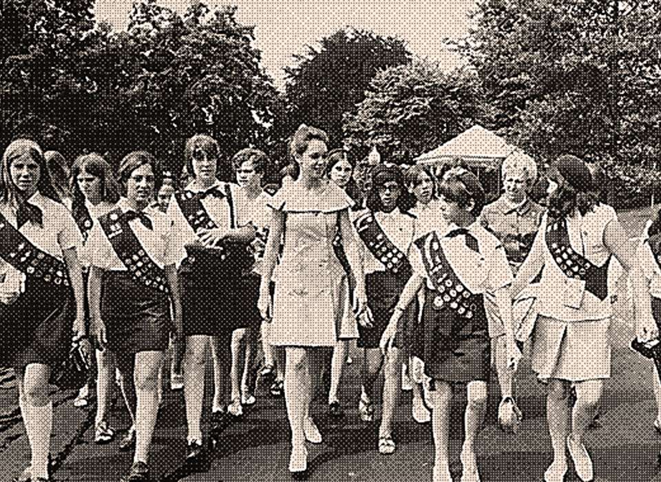 Girl scouts, 1940s