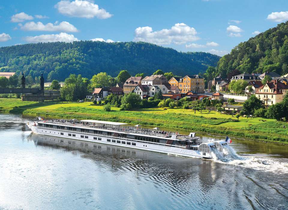 East Meets West: the Link-up on the Elbe Tour