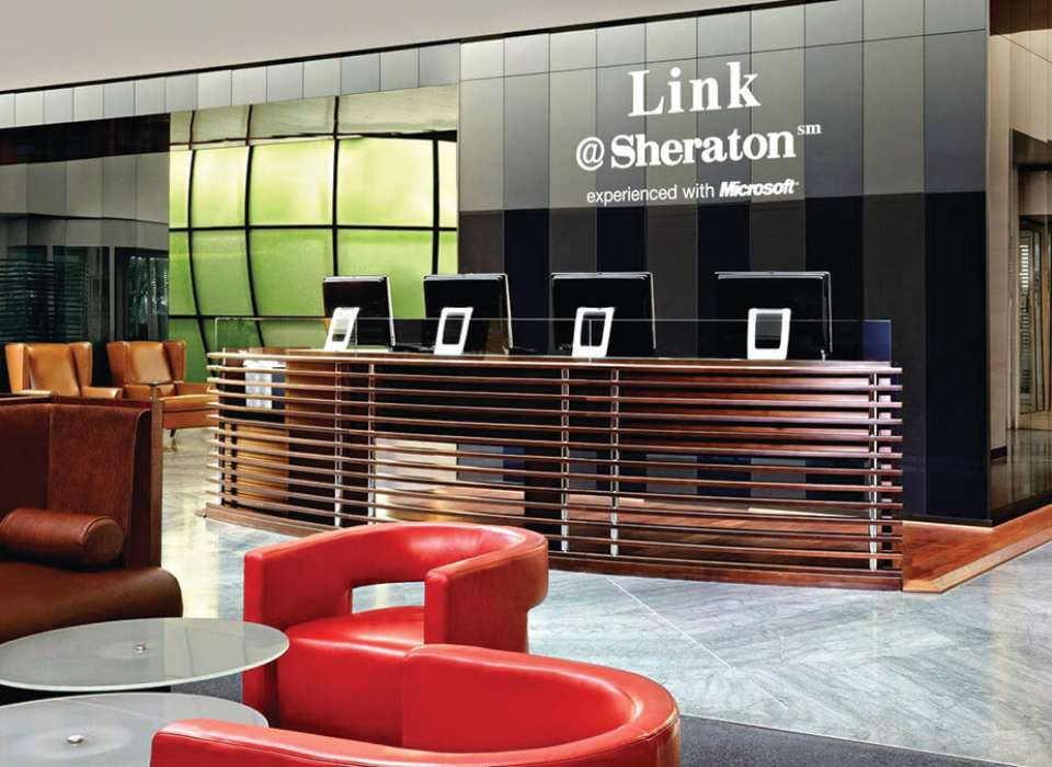 Sheraton Paris Airport Hotel &amp; Conference Center front desk