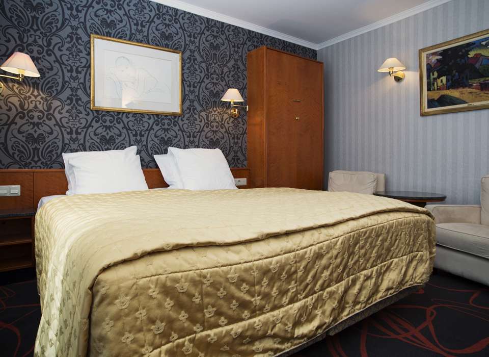 Hotel International, Clervaux, Luxembourg, room