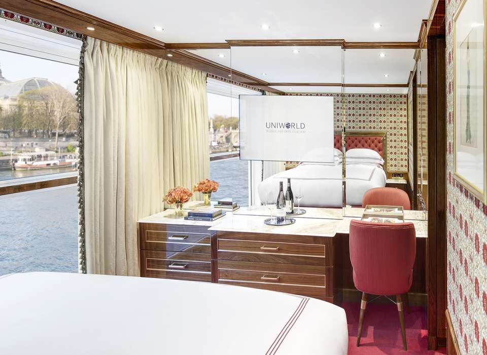 SS Joie de Vivre stateroom