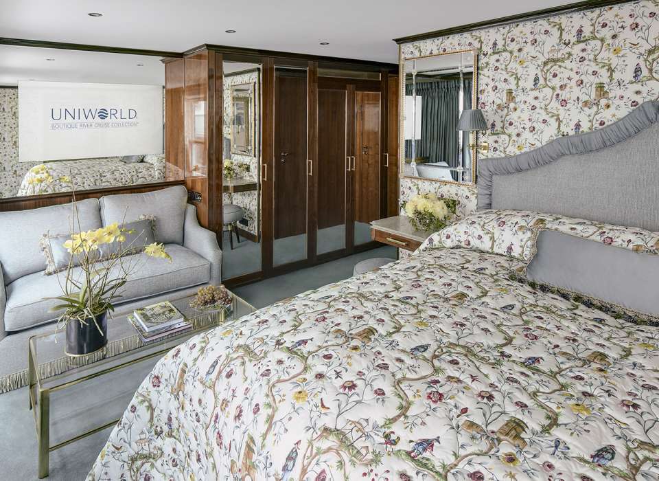 SS Joie de Vivre stateroom