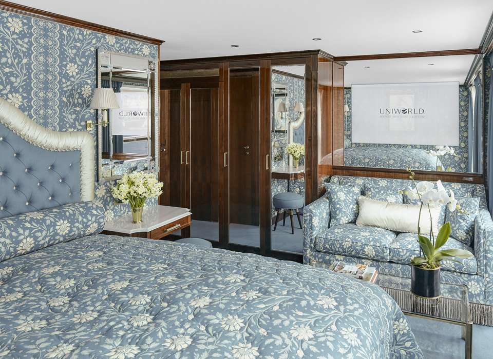 SS Joie de Vivre stateroom