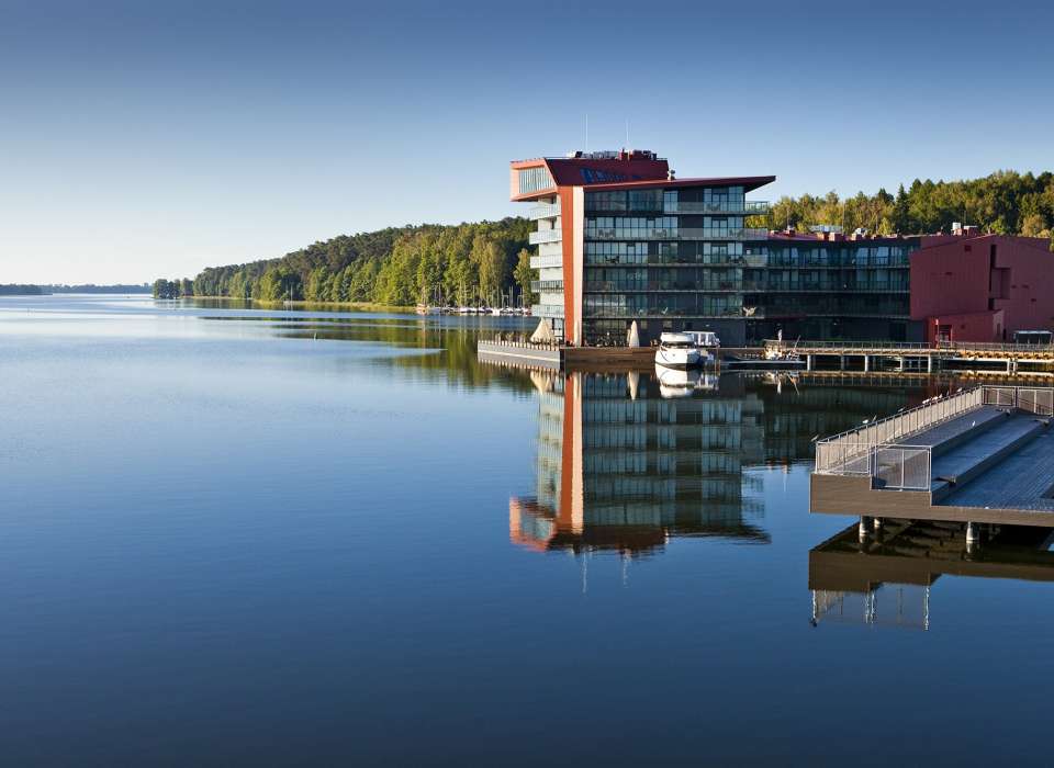 Hotel Mikolajki on lake