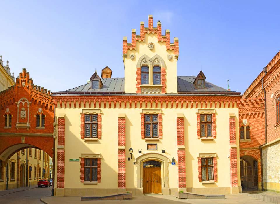 From the Rubble: Remembrance and Rebuilding in Poland with Featured Historian Alexandra Richie, DPhil