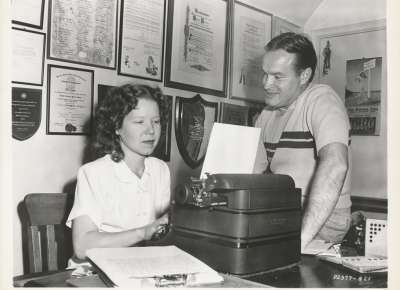 Marjorie Hughes, here with Hope in 1947, managed his office and answered thousands of letters as Hope’s chief assistant from 1942-1973.
