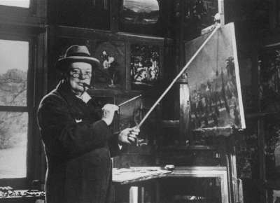 Winston Churchill posing in front of a painting